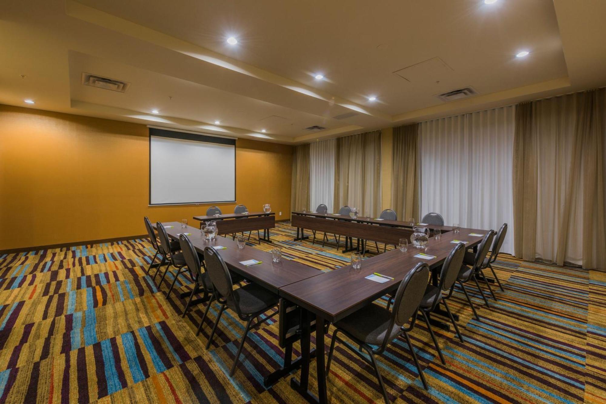 Fairfield Inn & Suites By Marriott Kamloops Ngoại thất bức ảnh