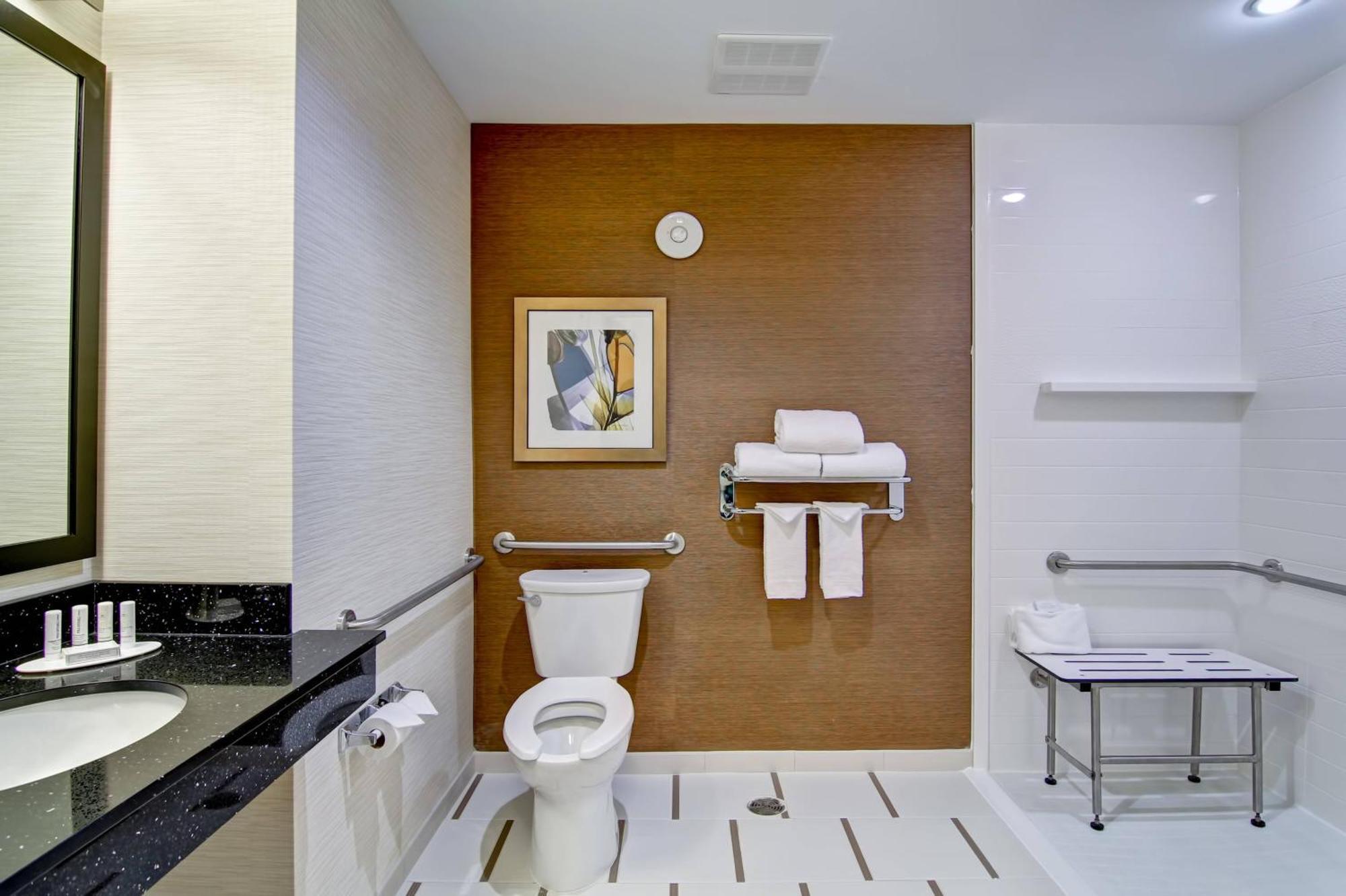 Fairfield Inn & Suites By Marriott Kamloops Ngoại thất bức ảnh