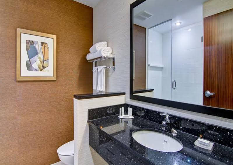 Fairfield Inn & Suites By Marriott Kamloops Ngoại thất bức ảnh