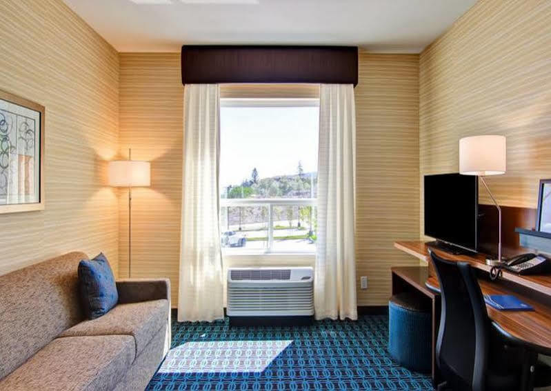 Fairfield Inn & Suites By Marriott Kamloops Ngoại thất bức ảnh